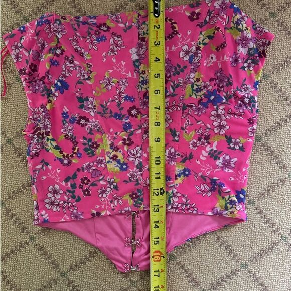 AFRM bright Pink floral front clasp cropped vest with cap sleeves NWT S - Picture 6 of 9